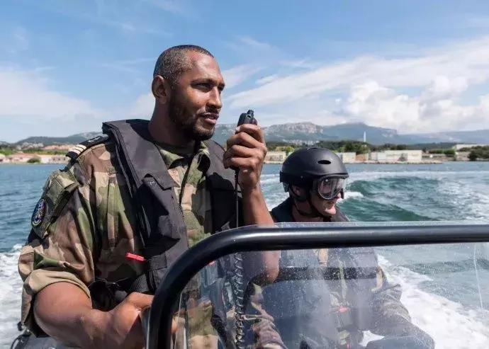 开挂的人生不需要解释图片,开挂的人生不需要解释合集