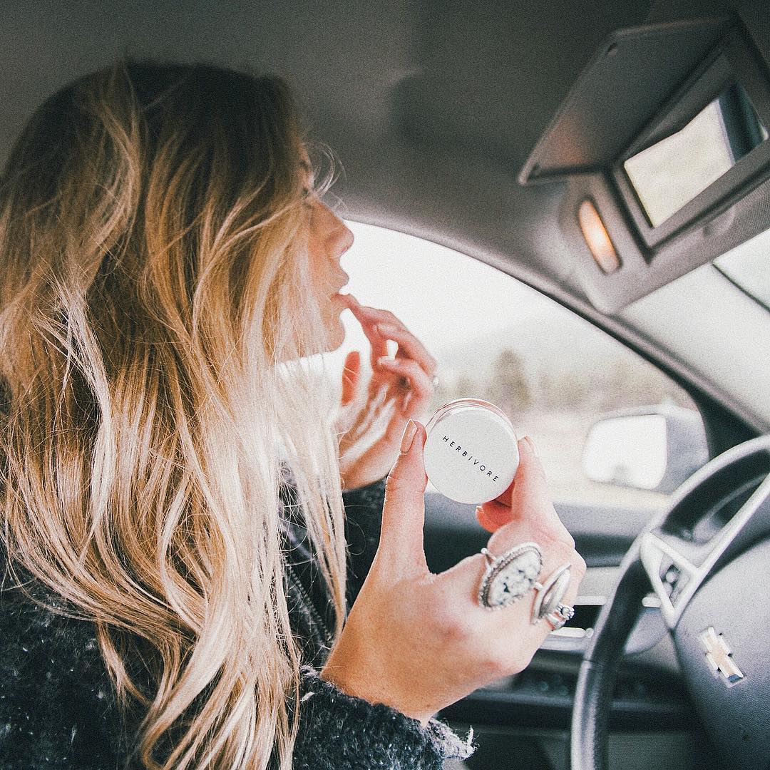 戒指的正确戴法还有多少人不知道,先给你科普一下戒指的戴法