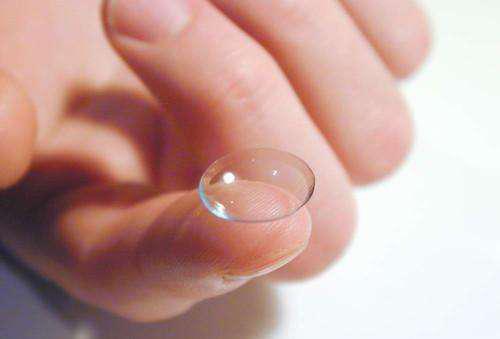 足球运动员近视的有哪些,做过近视手术的足球明星