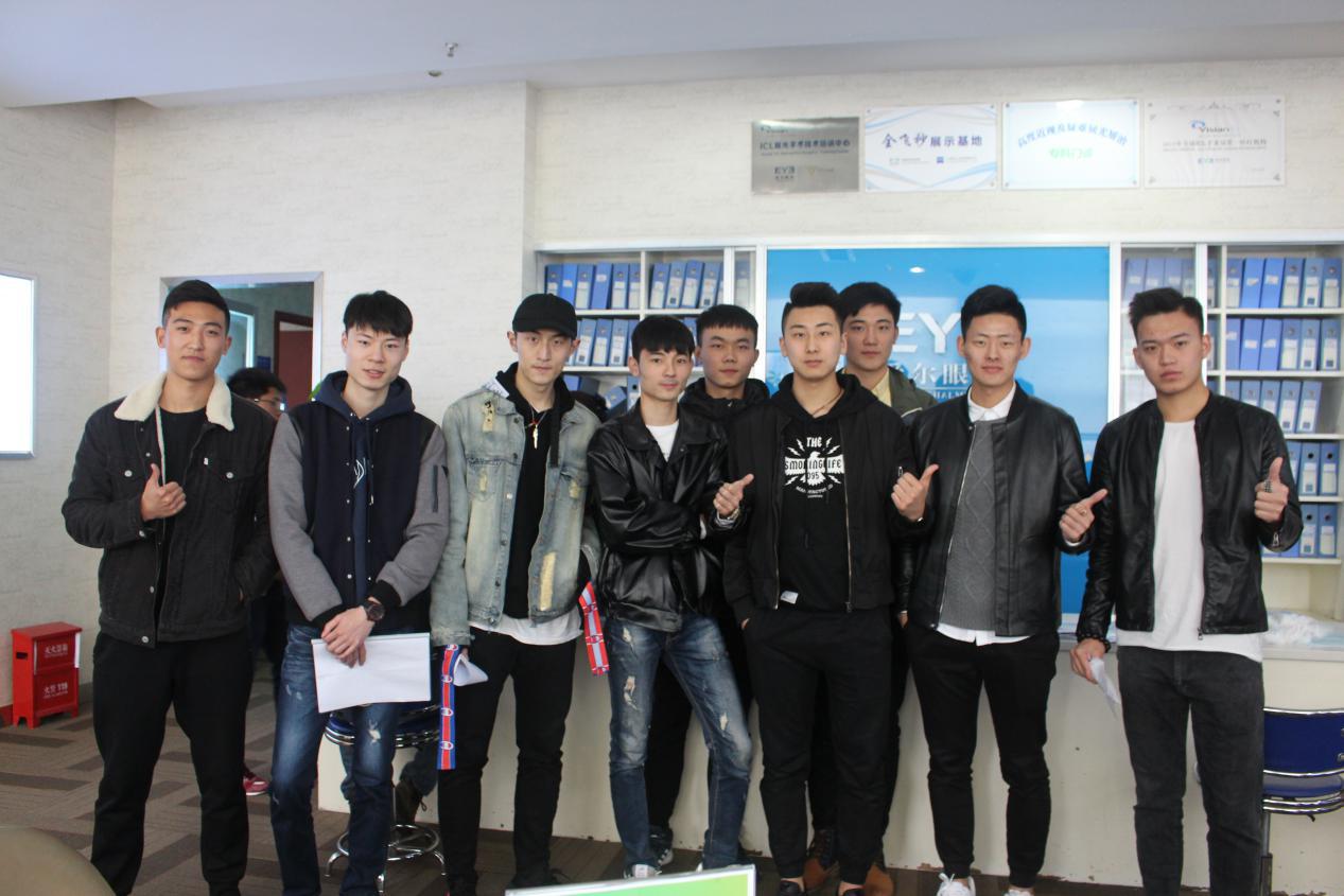 著名足球明星哪些是近视眼,足球明星有近视眼吗