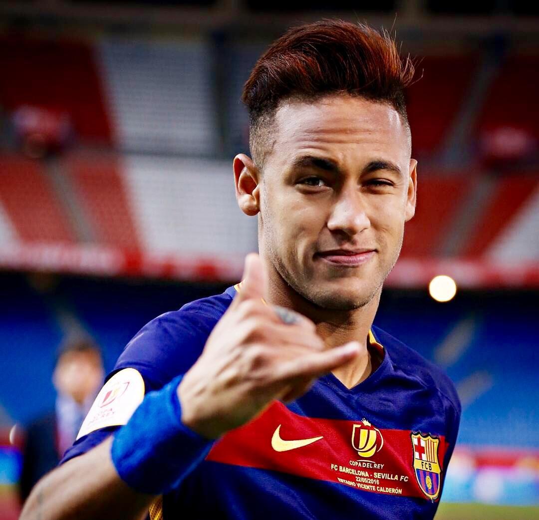 你永远也无法和女朋友解释什么是世界杯，但是李易峰可以