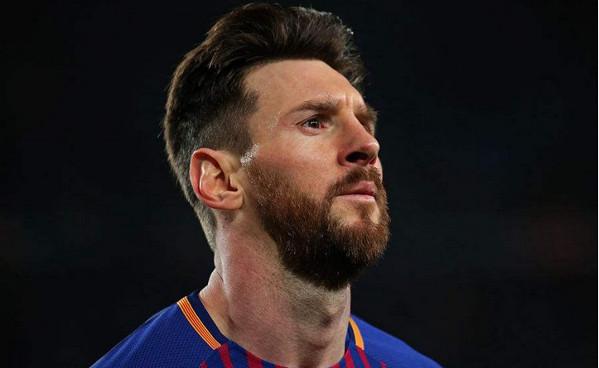 你永远也无法和女朋友解释什么是世界杯，但是李易峰可以