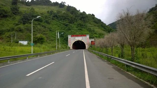 两公布一提示|端午情浓玉溪交警为你送上“平安粽”