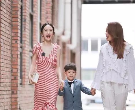 黄圣依节目中狂炫富,霍思燕黄圣依最新视频