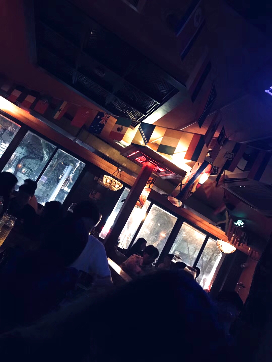 毕业季碰上世界杯，还不去南京清吧小酌一杯？