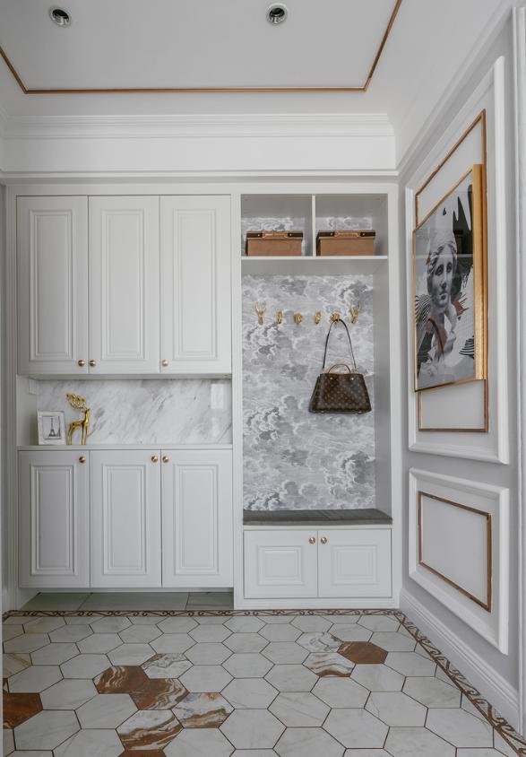 鞋柜只用来放鞋就太浪费了，看看别人家还能坐着换鞋，太实用了