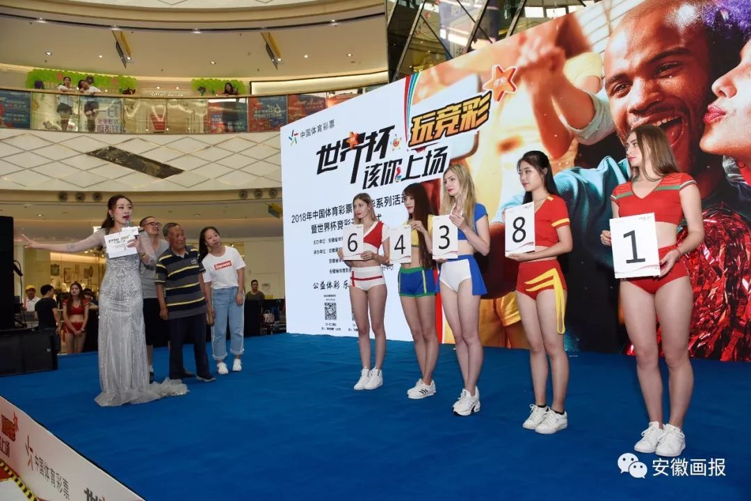 画报聚焦时刻,世界杯足球赛画报