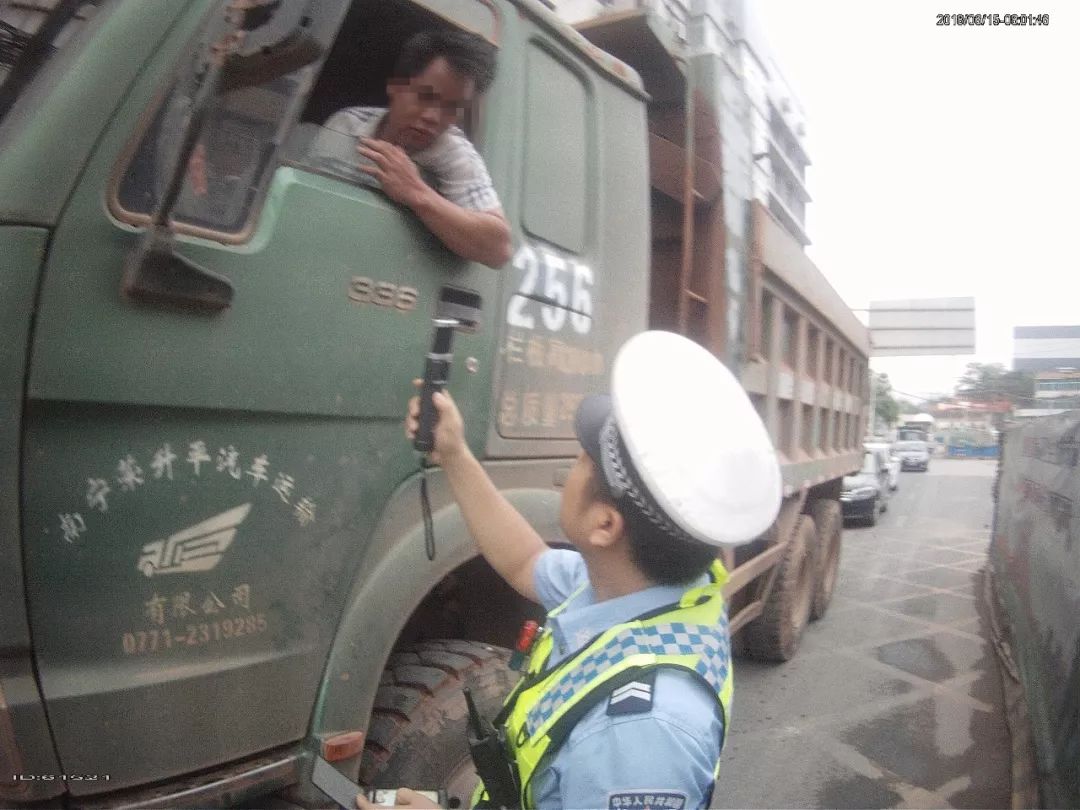 世界杯期间西安交警严查酒驾,世界杯决赛夜交警查17宗酒驾