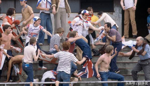 英国足球流氓夸自己战斗力高，这两国人笑了，莫斯科保卫战将再现