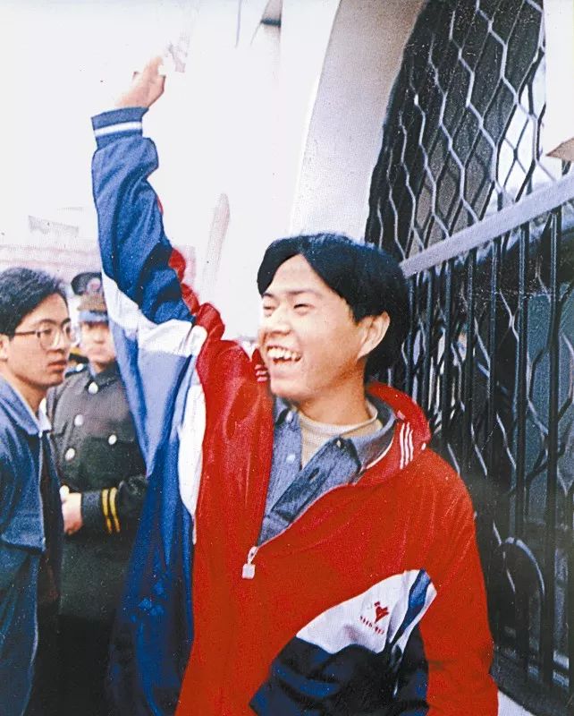 鐪嬩笘鐣屾澂涓轰粈涔堣閭ｄ箞澶氫汉,涓轰粈涔堢湅涓栫晫鏉殑浜洪偅涔堝