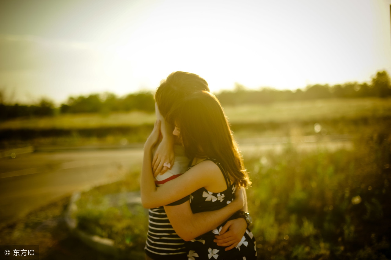 我只是晚上摸了女友一下，她就生气地要分手，我该怎么办啊！