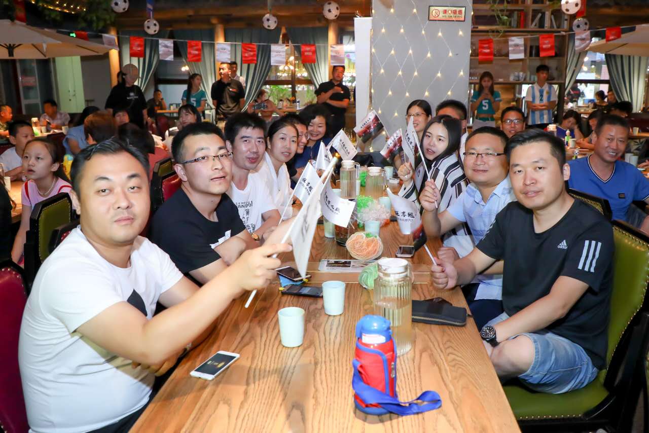 北京汽车燃情世界杯之旅登陆石家庄，众车友尽享激情狂欢夜