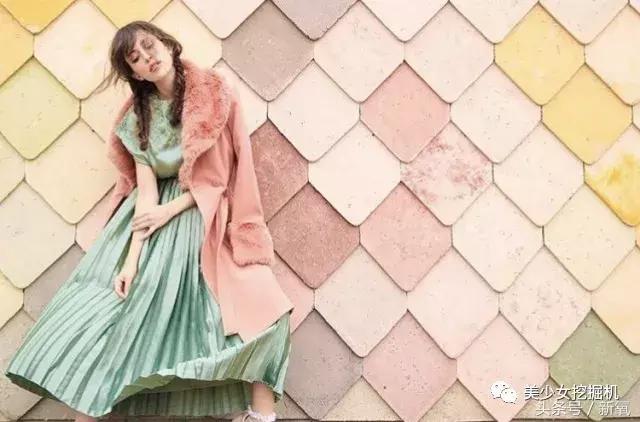 关晓彤翅膀造型,关晓彤红毯造型银色翅膀