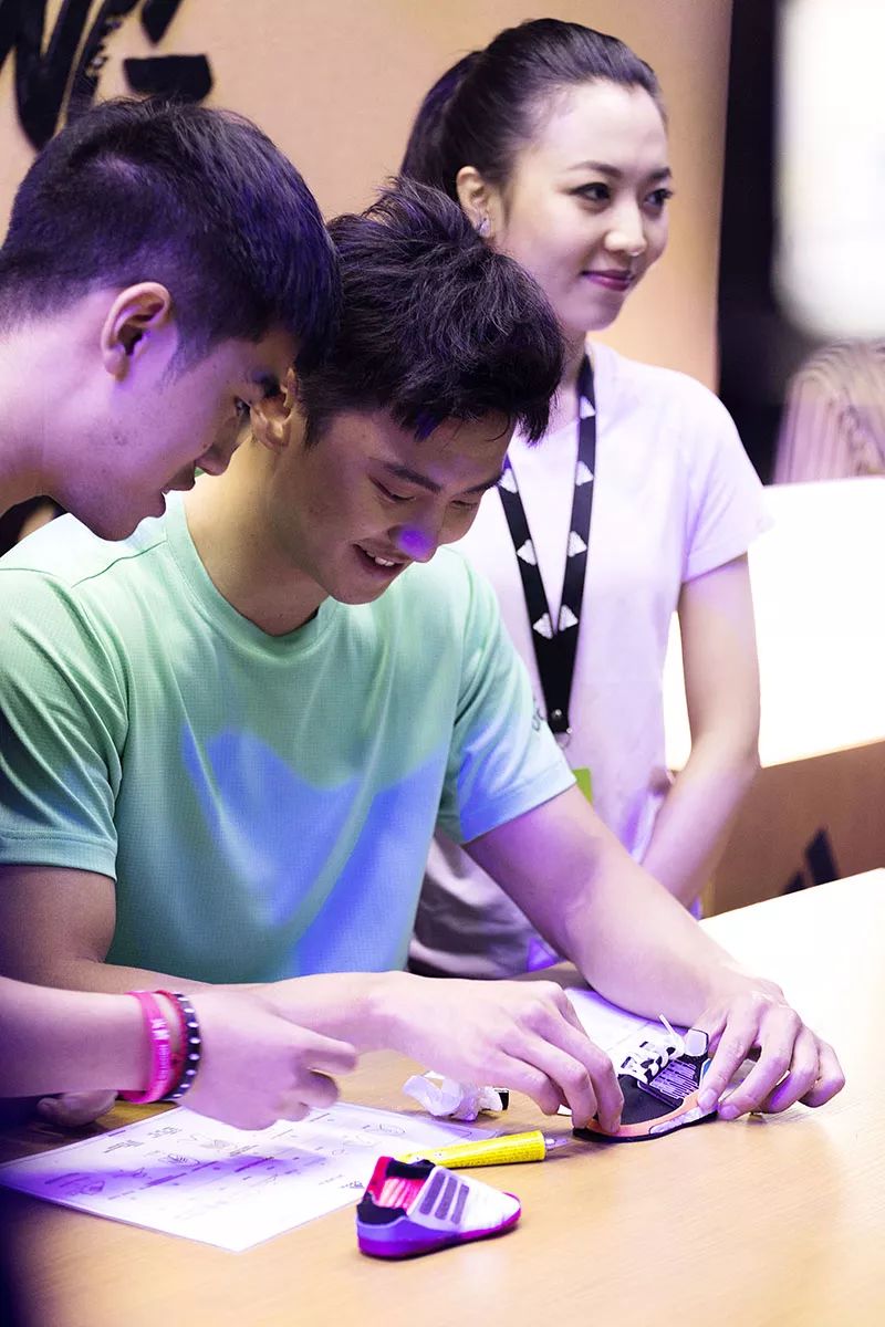 闄愰噺鐗坅didas,瀹樻柟adidas