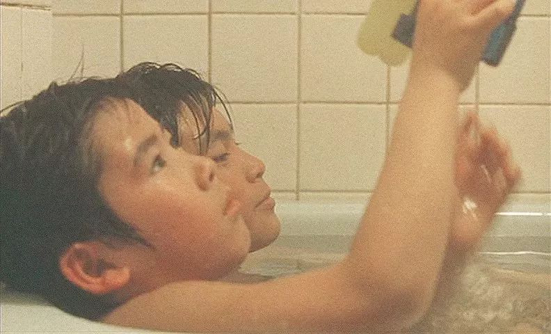 别让负面情绪毁了你的孩子,别让你的情绪暴力毁坏孩子一生