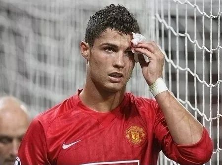 足球常见运动损伤及其急救方法,踢球中遇到的事故和处理方法