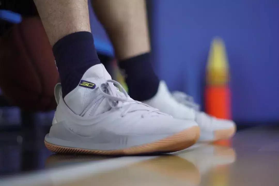 库里5突和0突差距,库里5和6代的区别