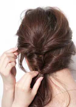 简单易懂又减龄的一款编发造型,侧编刘海编发教程简单又好看