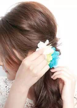 简单易懂又减龄的一款编发造型,侧编刘海编发教程简单又好看