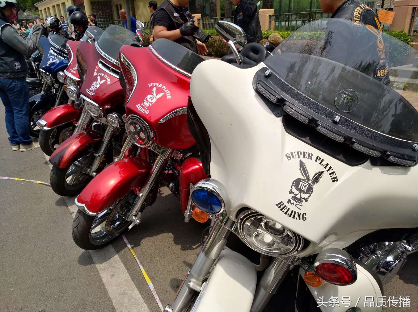 每人被俱乐部认可，哈雷俱乐部才能被社区认可，骑车、公益、成熟