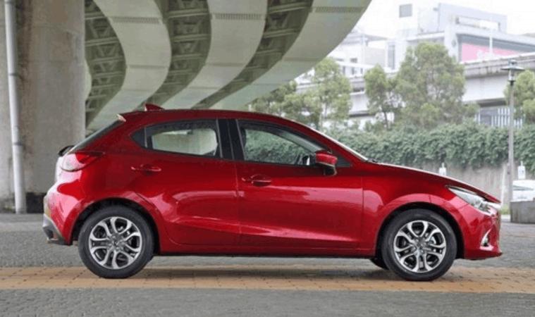 新款马自达2外观动力均升级,2019马自达2试驾视频