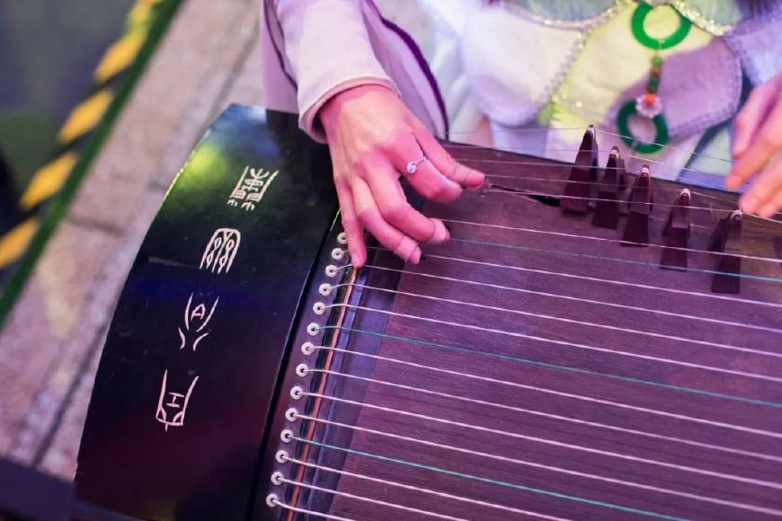 李清照经典诗词寻寻觅觅冷冷清清,李清照北宋灭亡前和灭亡后的诗词