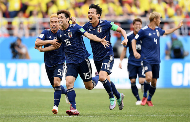 复仇+首胜南美!日本竟*攻围**哥伦比亚,球迷:J罗身边该有莫雷诺