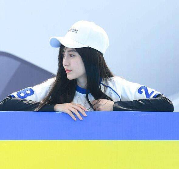 本以为迪丽热巴惊艳全场,迪丽热巴运动风穿搭