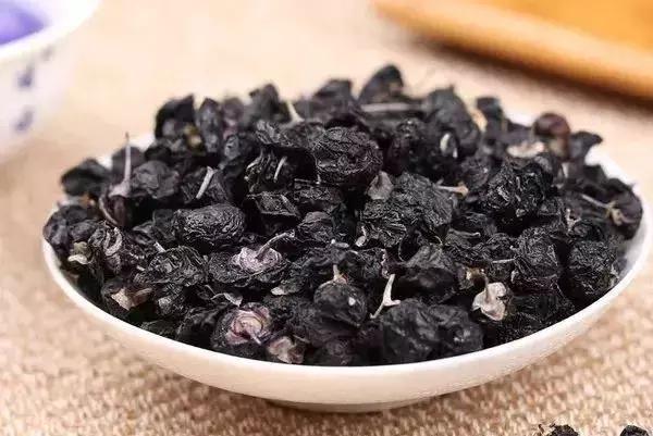 黑枸杞喝了真的能延缓衰老吗,黑枸杞泡水喝了对人体有哪些好处