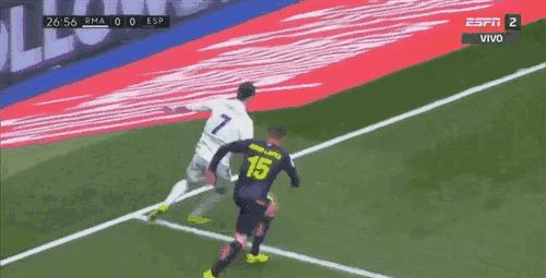 踢球注意脚不要受伤,踢球前热身多久合适