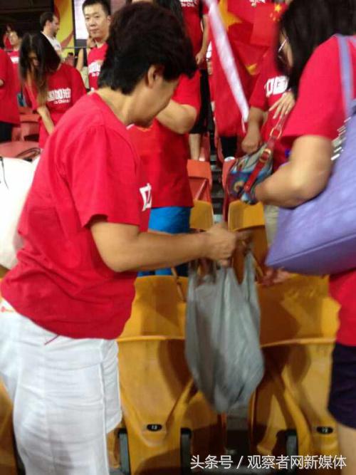 日本人世界杯捡垃圾日本人评价,日本人世界杯捡垃圾后续