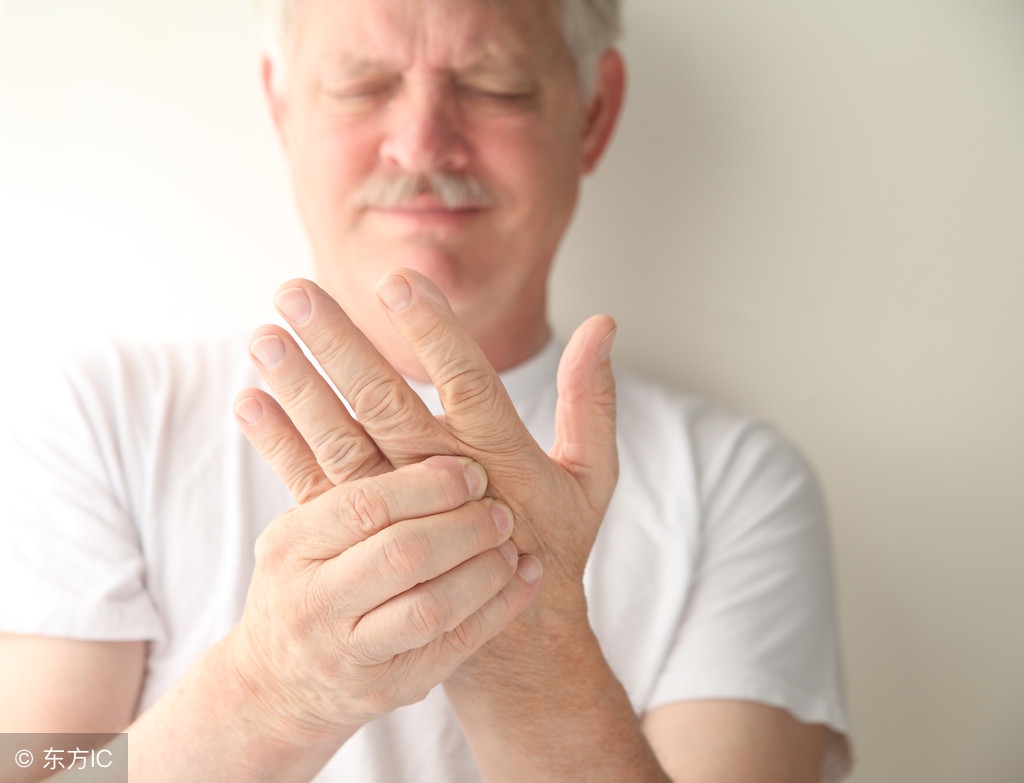 经常出现手脚发麻，是得病了吗？很有可能，您要重视！