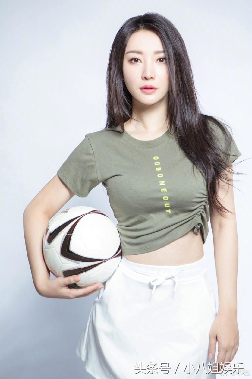 柳岩大片霸气凹造型,柳岩微博晒度假照秀小蛮腰