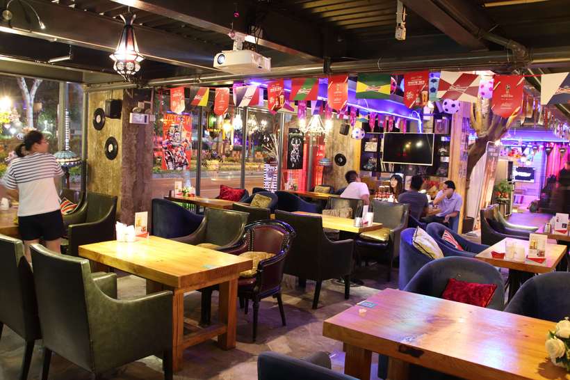 赏着足球运动员的翘臀，吃着厦门超大大大大的海鲜大咖