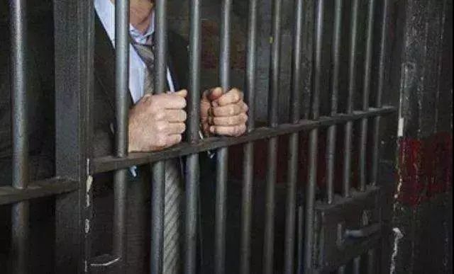 她2年还债8亿,三度把入狱丈夫捧上大陆首富,用一句话惹哭无数人