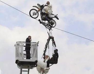 云南18岁女孩车祸死亡司机跑了,云南车祸20岁女孩当场死亡