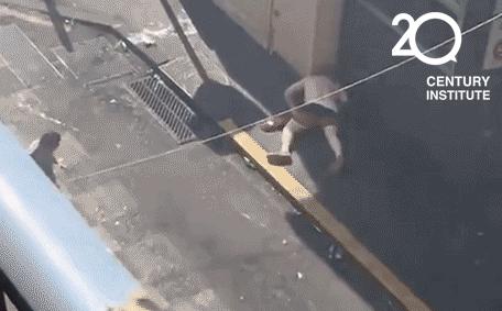 俄罗斯暴打英国足球流氓,俄罗斯足球怎么这么强