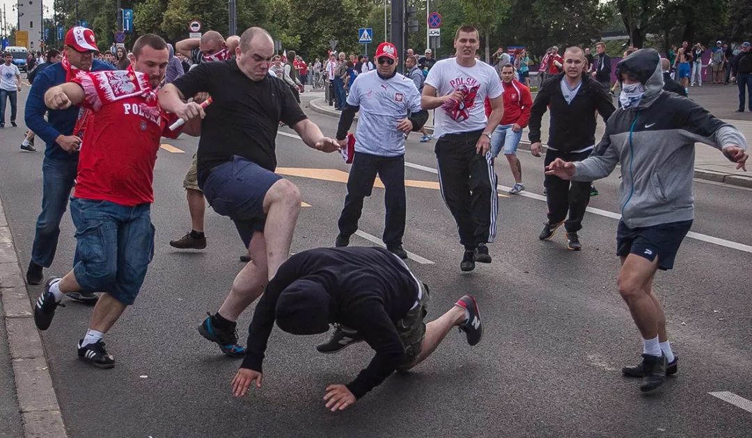 俄罗斯足球流氓事件,俄罗斯足球为什么不强