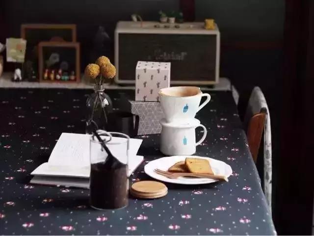 餐桌桌布推荐搭配,各类型餐桌适合的桌布