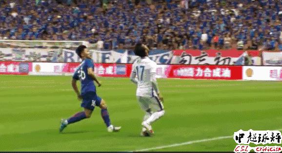 足球场上恐怖的受伤瞬间大腿割伤,足球受伤恐怖瞬间合集