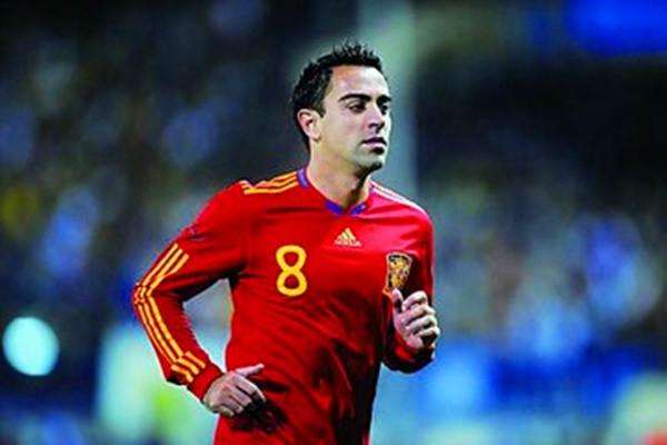 西前锋2场3球追C罗，故意踩人纯本色，“碰瓷前锋”有辱漂亮足球