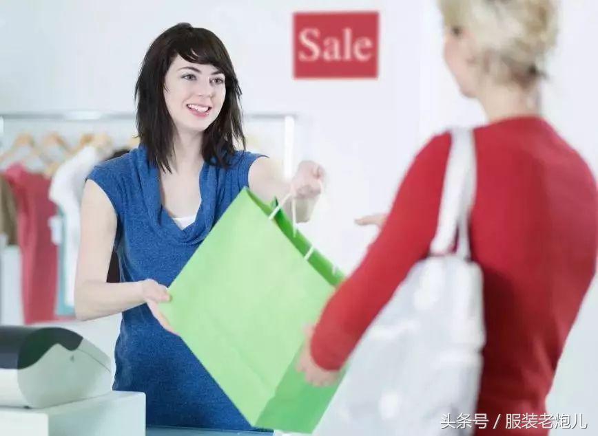 自从开了服装店每天都很晚睡觉,自从开了服装店也学会了针线活