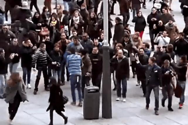 c罗街头扮流浪汉那个小孩怎么样,c罗扮演街头流浪汉被认出来