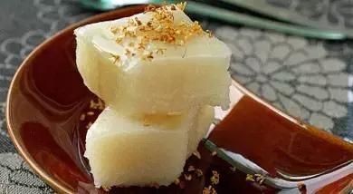 天津传统煎饼果子 (煎饼果子是天津人的小吃)