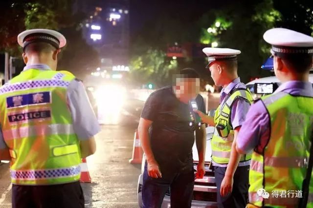 交警推出欧洲杯酒驾套餐,交警严查世界杯酒驾