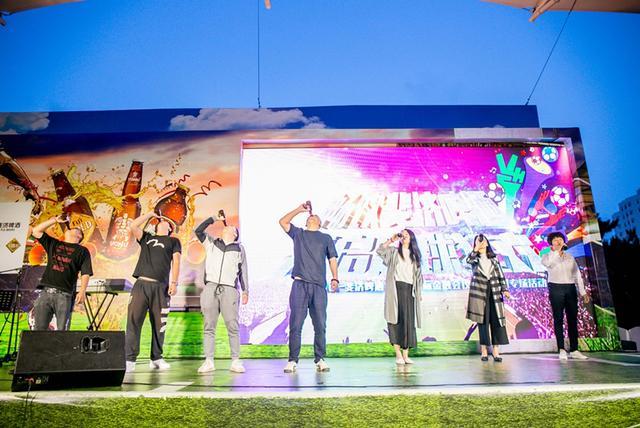 开启足球狂欢斐济啤酒为你带来尽爽盛夏