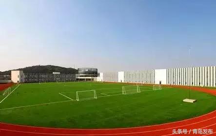 青岛比较好的足球场,不要只顾着踢足球