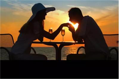 女朋友总是和闺蜜讨论我隐私,女友总跟别的男生说我的坏话