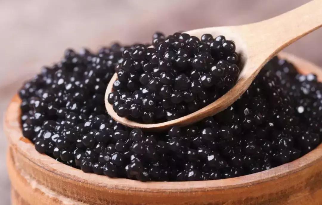 俄罗斯人吃鱼子酱配伏特加,伏特加配什么餐