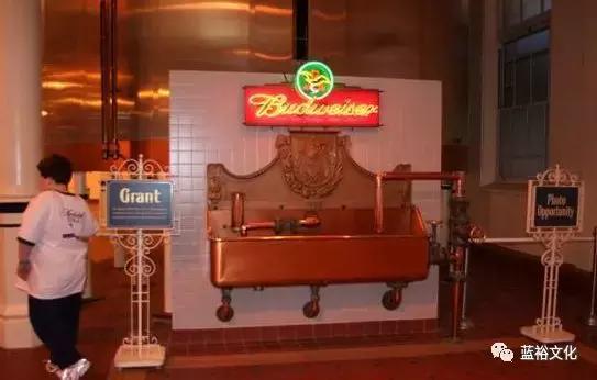 助力世界杯的三大啤酒厂，“啤酒+旅游”为何做的这么好？